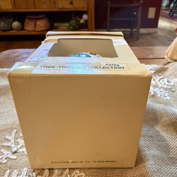 Vintage Hallmark Unbreakable Ball Ornament - Picture 6 of 7